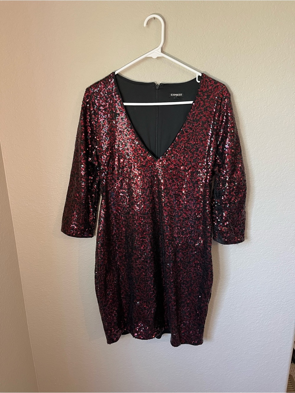 Express Size 10 Red Black Sequin Mini Dress V Neck 3/4 Sleeve Holiday NYE